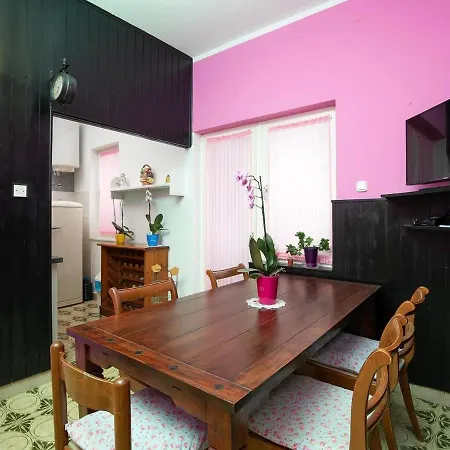 Apartman Alluring In Near