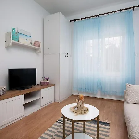 Alluring In Near Apartman Medulin
